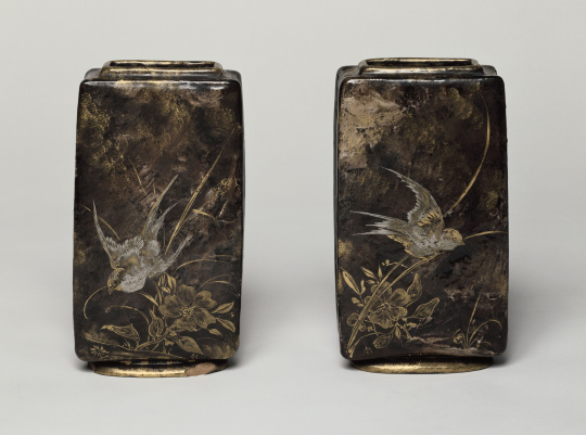 Vase décoré d'un oiseau